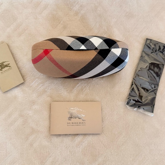 Burberry Beige and Black Check Sunglasses Case - Picture 3 of 3